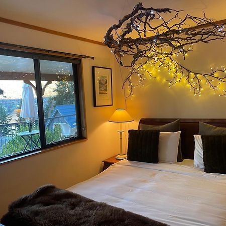The Embassy B&B Queenstown Bagian luar foto