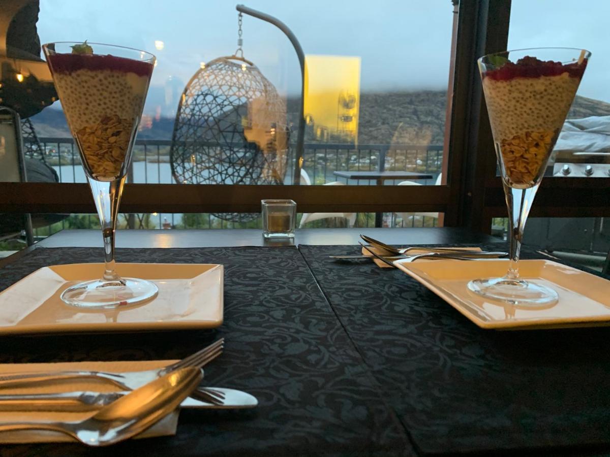 The Embassy B&B Queenstown Bagian luar foto
