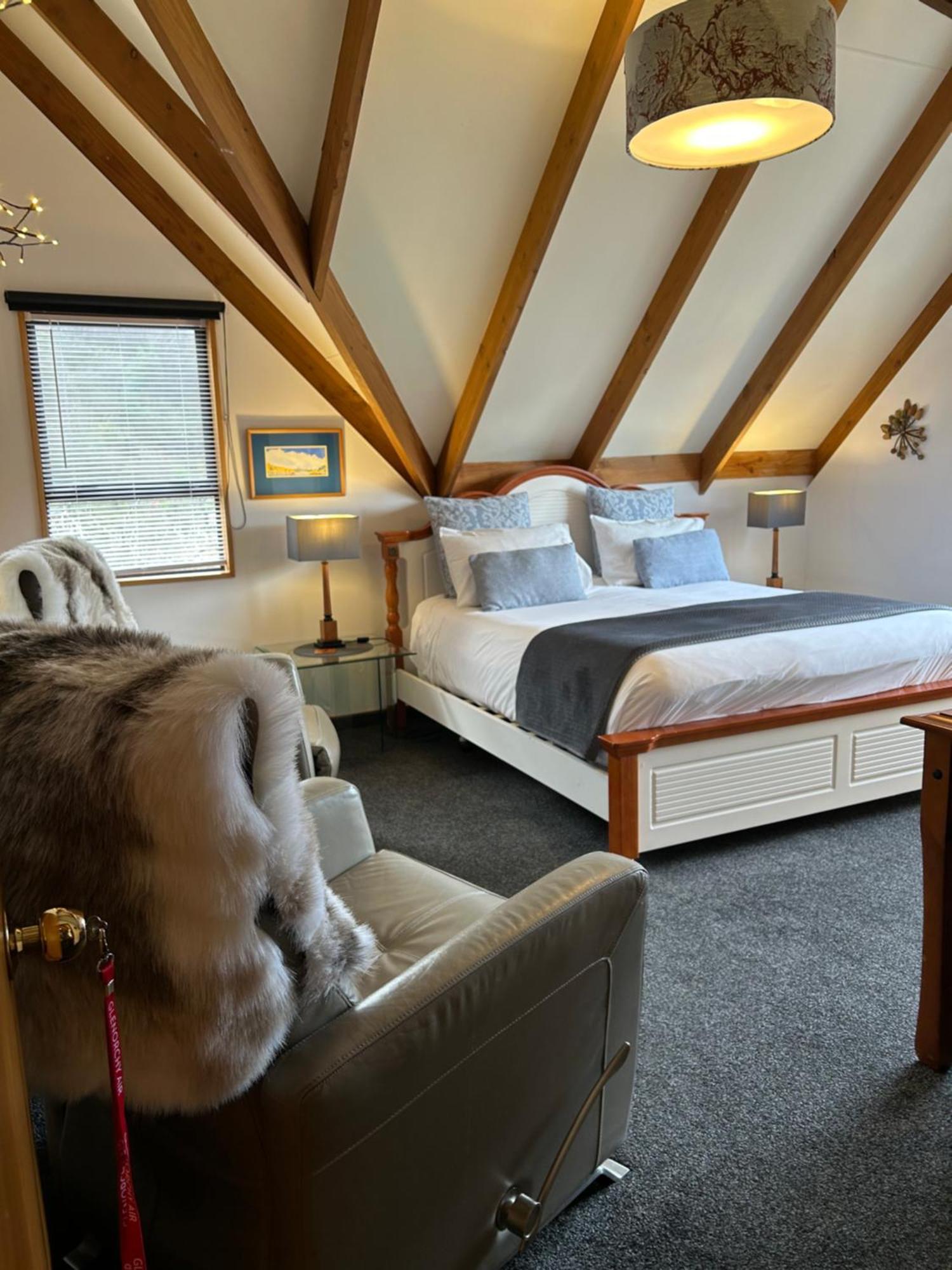 The Embassy B&B Queenstown Bagian luar foto