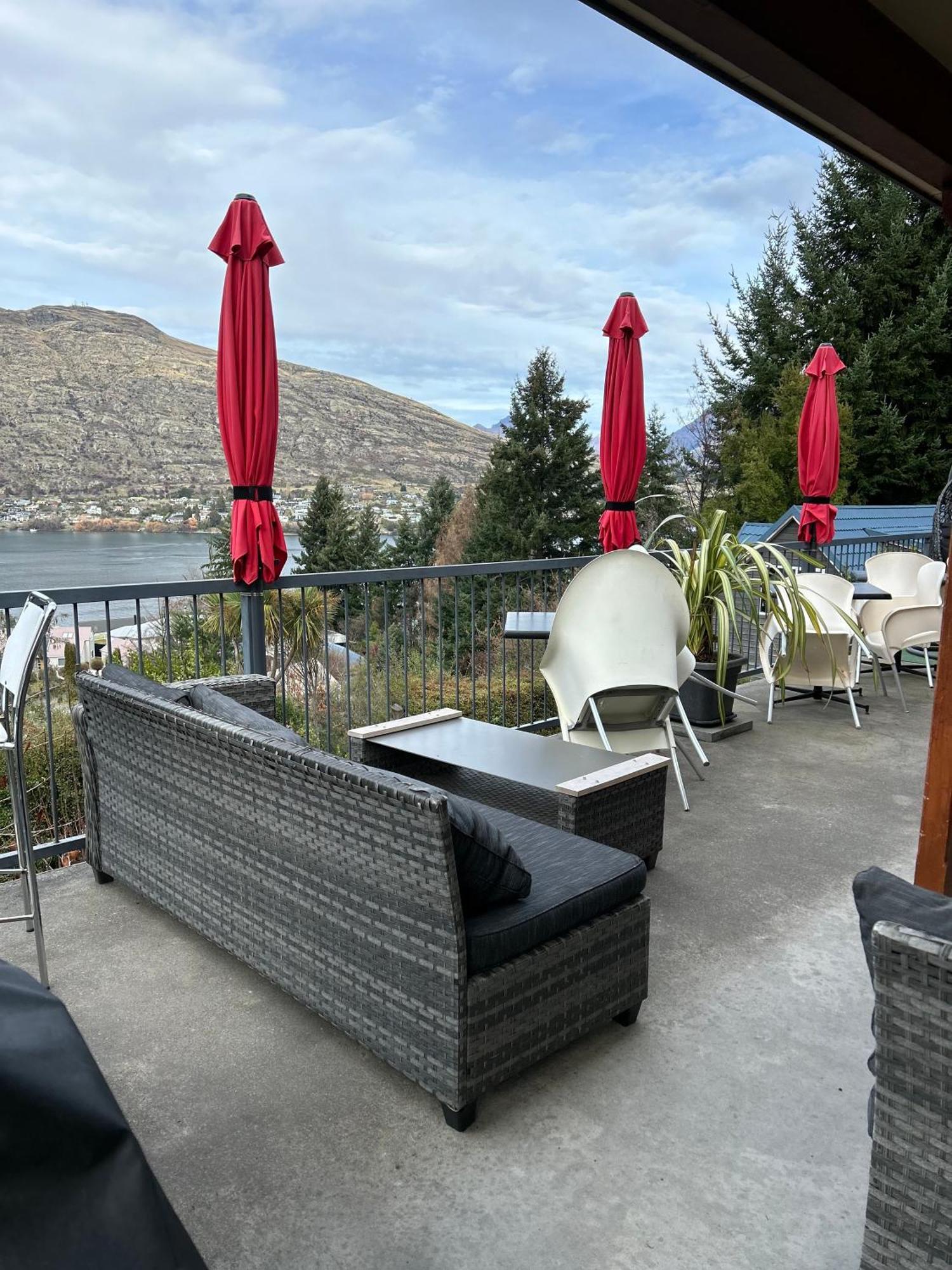 The Embassy B&B Queenstown Bagian luar foto