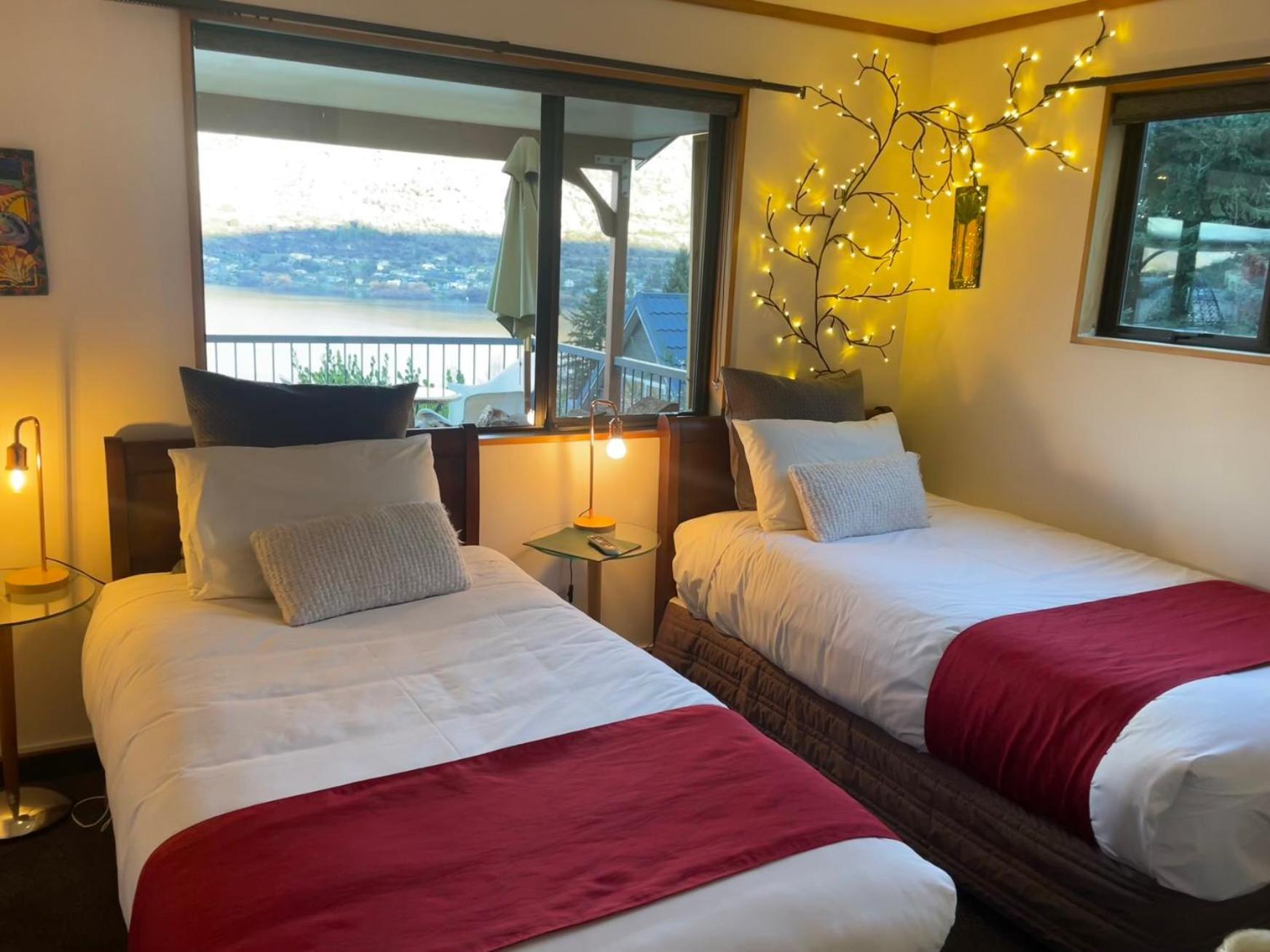 The Embassy B&B Queenstown Bagian luar foto
