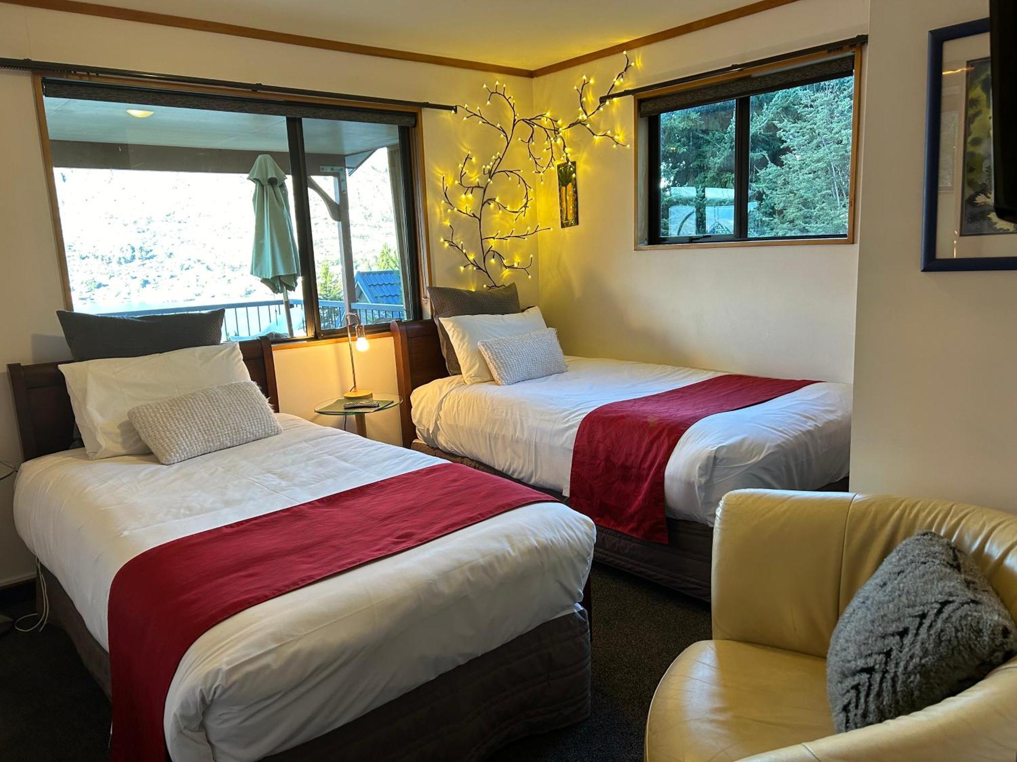 The Embassy B&B Queenstown Bagian luar foto