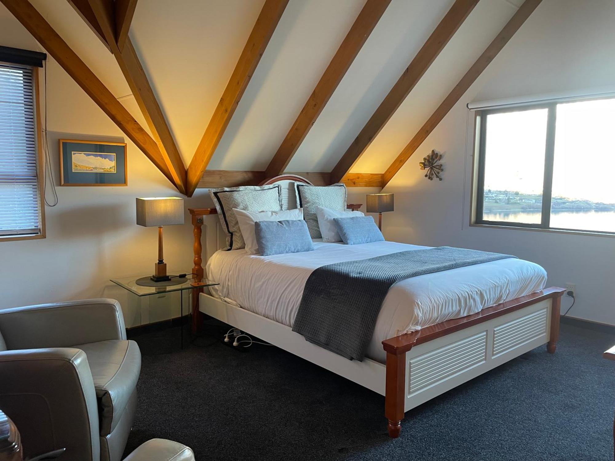 The Embassy B&B Queenstown Bagian luar foto