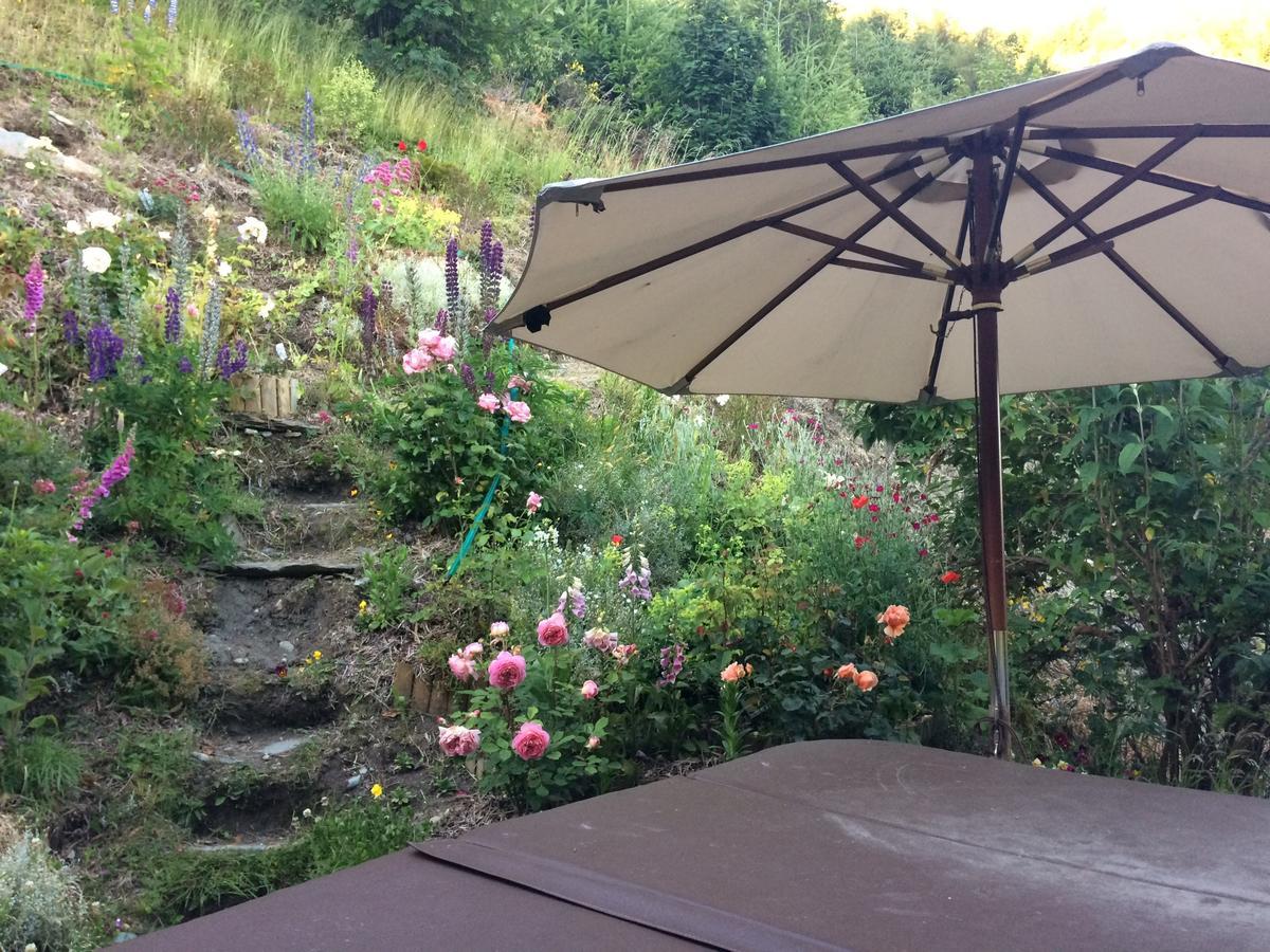 The Embassy B&B Queenstown Bagian luar foto