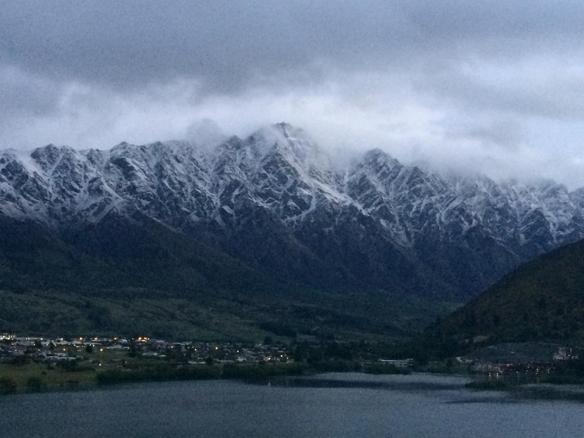 The Embassy B&B Queenstown Bagian luar foto