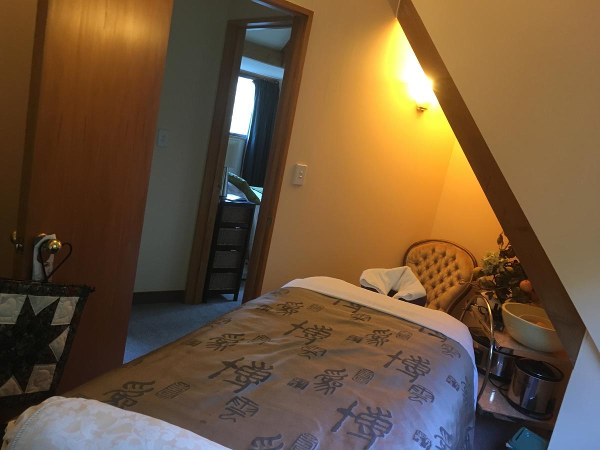 The Embassy B&B Queenstown Bagian luar foto