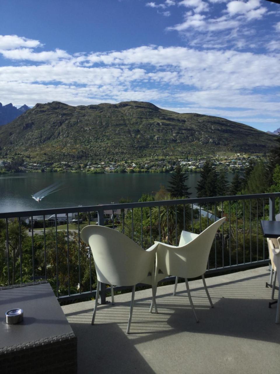 The Embassy B&B Queenstown Bagian luar foto