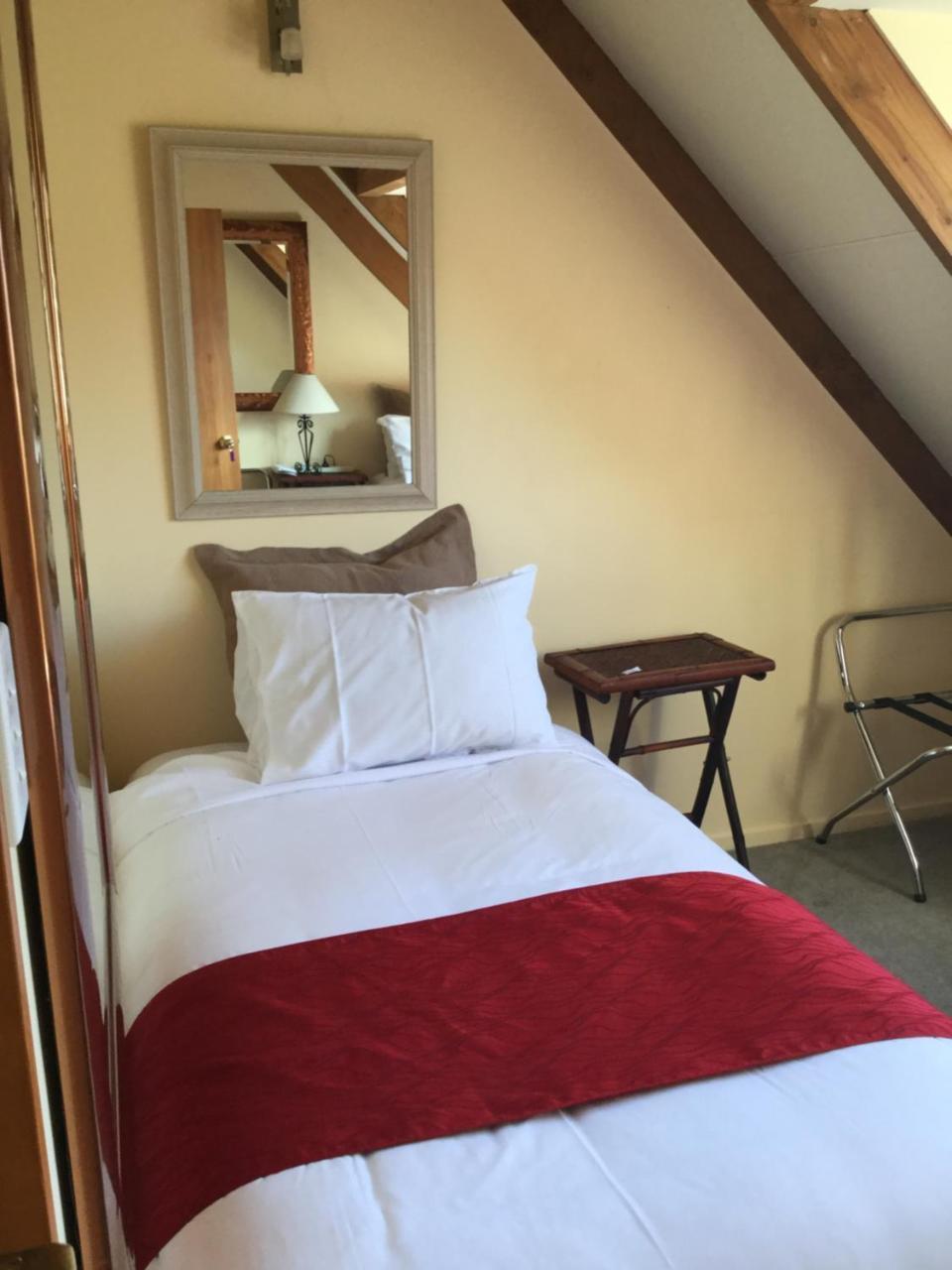 The Embassy B&B Queenstown Bagian luar foto