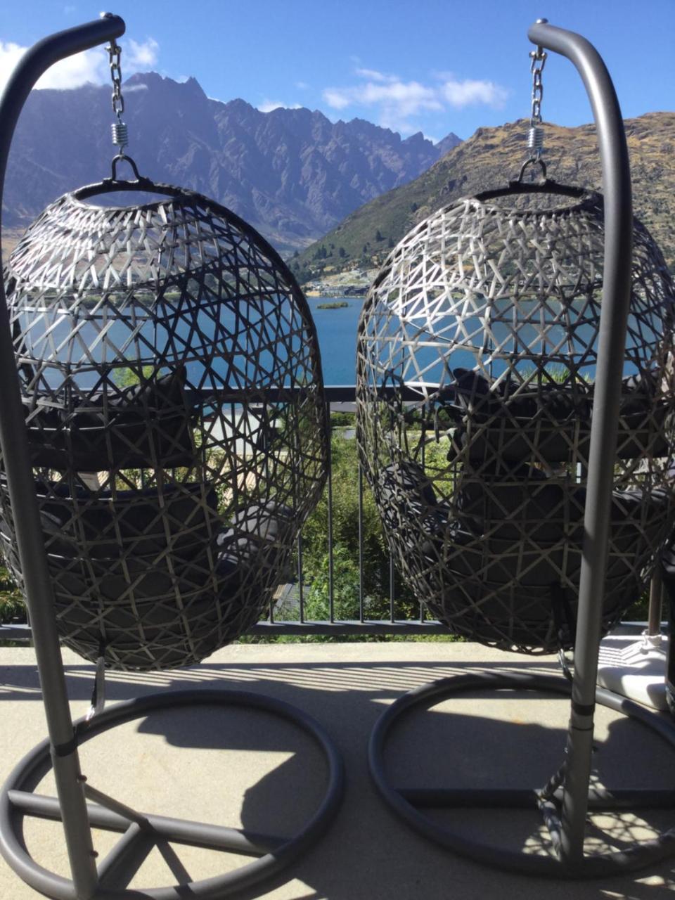 The Embassy B&B Queenstown Bagian luar foto