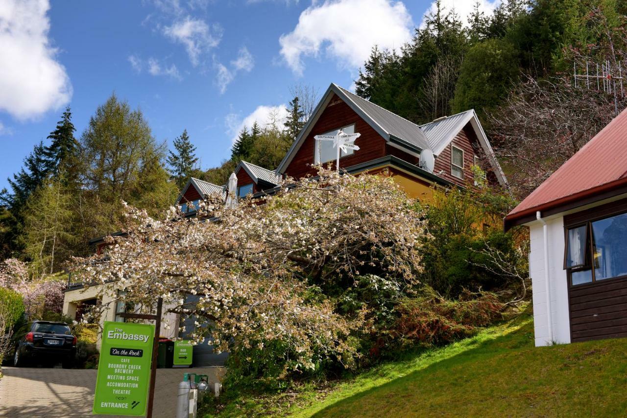 The Embassy B&B Queenstown Bagian luar foto