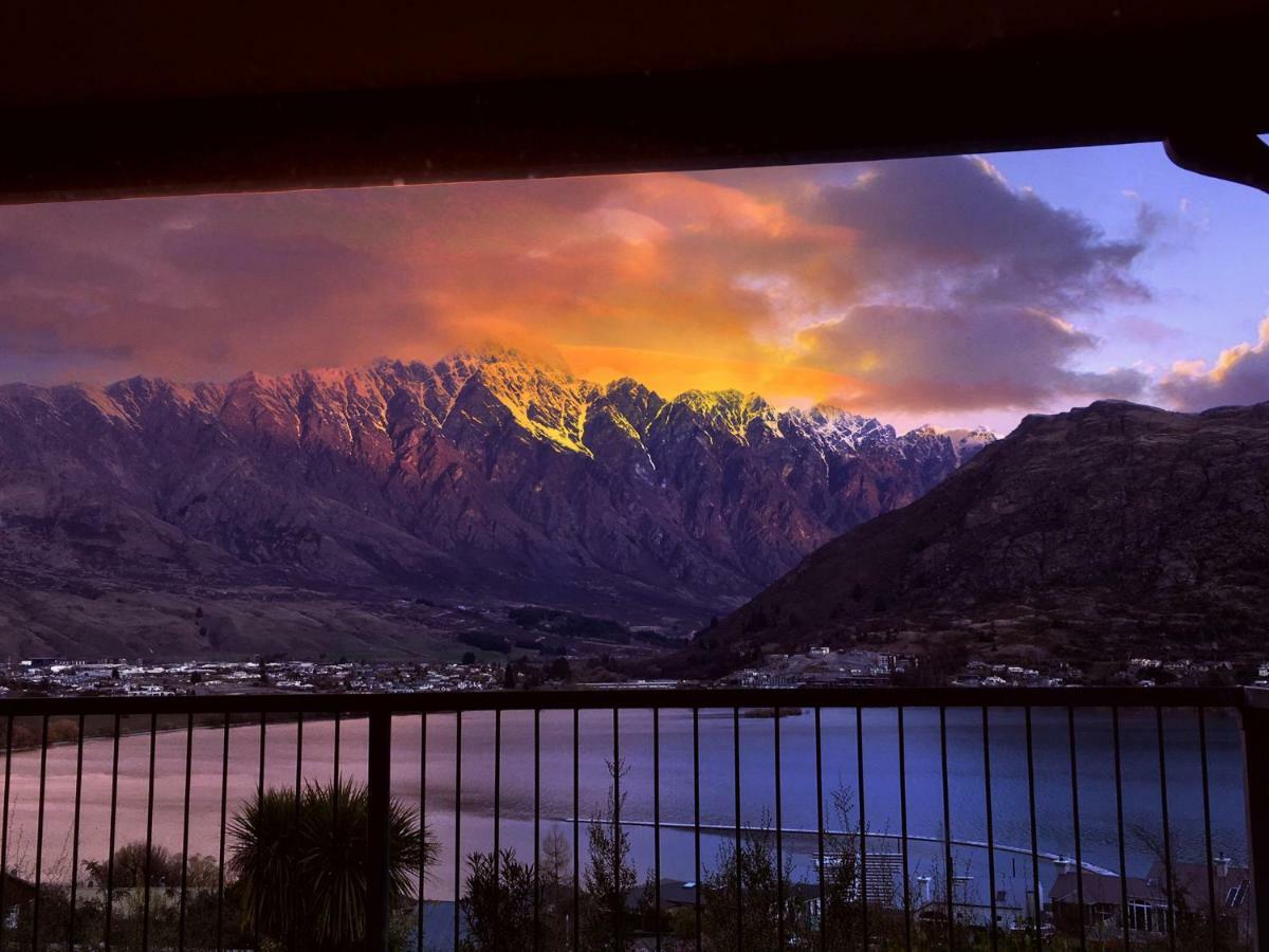 The Embassy B&B Queenstown Bagian luar foto