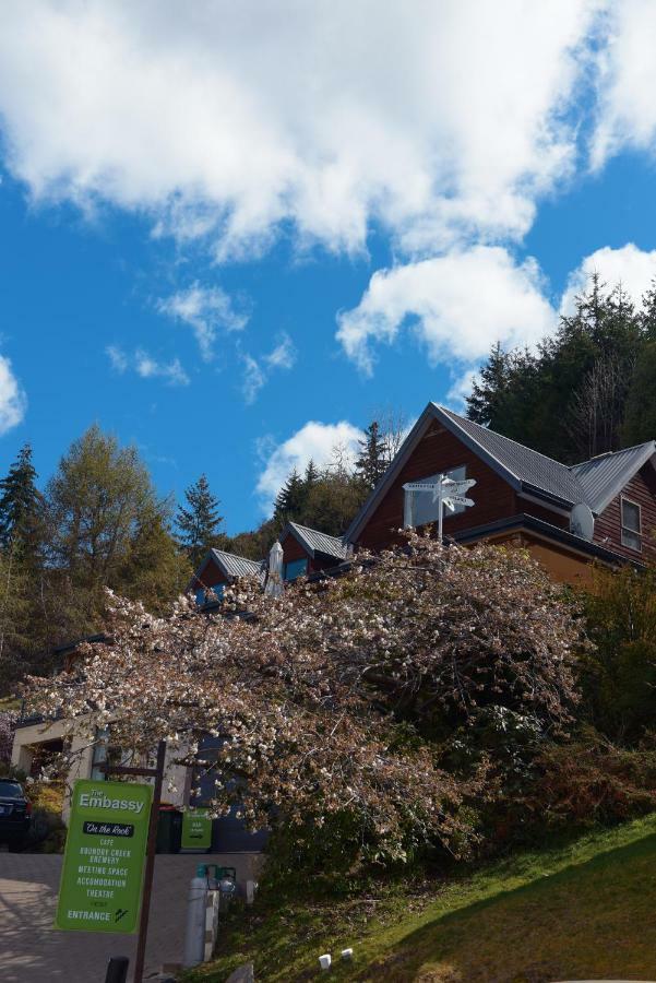 The Embassy B&B Queenstown Bagian luar foto